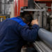 Șef de tură la o fabrică din Baia, grav rănit după ce și-a prins capul într-un utilaj de producție