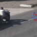 Motociclist de 72 de ani, rănit după ce un șofer de 71 de ani a încercat să-l depășească în timp ce vira la stânga, la Falcău