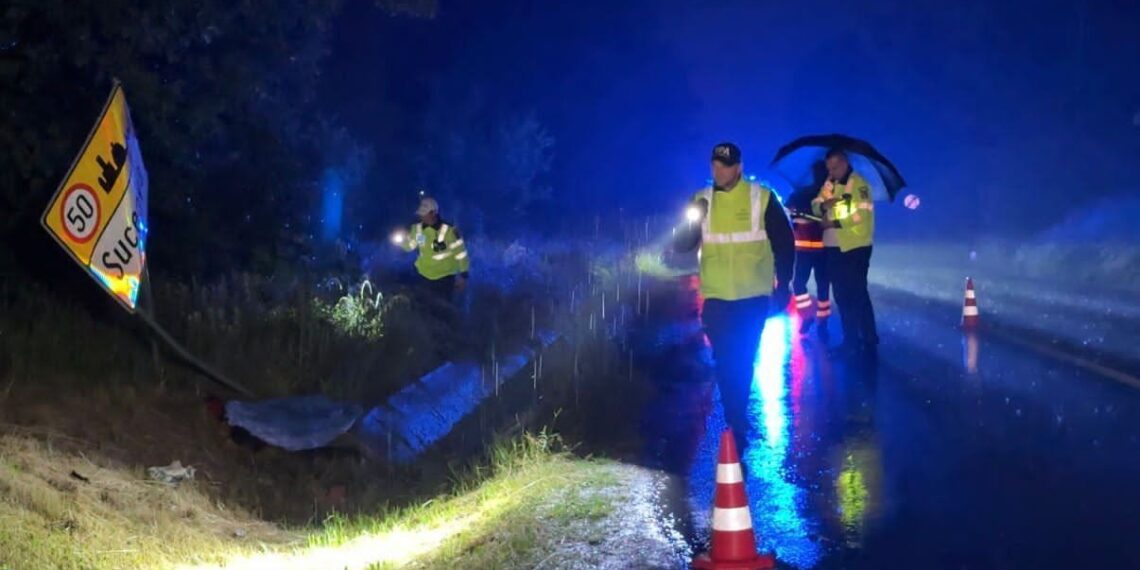 Un șofer a ucis un pieton la intrarea în Suceava dinspre Ipotești, în miez de noapte, apoi a fugit de la locul accidentului. După peste opt ore de muncă neîntreruptă, 30 de polițiști au reușit să îl identifice