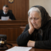 Pensionară de 85 de ani, condamnată după ce a mințit de două ori în fața judecătorilor pentru a-i ajuta pe doi inculpați. Cei doi erau judecați pentru înșelăciune