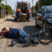 Biciclist beat, lovit de un BMW în Șcheia după ce a ieșit de pe trotuar direct pe carosabil. Alcoolemie de 1,87 mg/l în aerul expirat