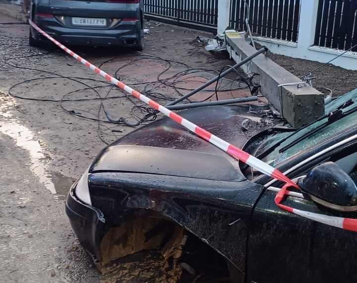 Accident între două mașini la Bivolărie. Un bărbat și o femeie au fost răniți și transportați la spital