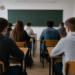 Elev de 17 ani, reținut pentru tâlhărie după ce și-a obligat un coleg să-i dea bani în sala de clasă