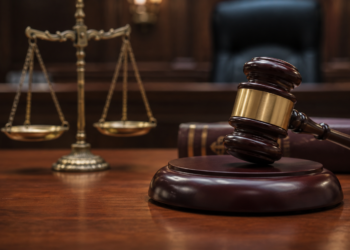 Sucevean condamnat la 10 ani și 4 luni de închisoare după ce a violat și a lipsit de libertate o femeie. Trebuie să îi plătească victimei daune morale de 50.000 de lei