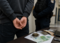 Tânăr condamnat la 6 luni de închisoare cu suspendare după ce a fost prins cu peste 11 grame de hașiș în apropierea unei săli de jocuri din Vatra Dornei