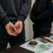 Tânăr condamnat la 6 luni de închisoare cu suspendare după ce a fost prins cu peste 11 grame de hașiș în apropierea unei săli de jocuri din Vatra Dornei