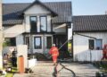 Incendiu izbucnit la o locuință din Dumbrăveni, din cauza unui scurtcircuit. Pompierii au intervenit cu trei autospeciale de stingere