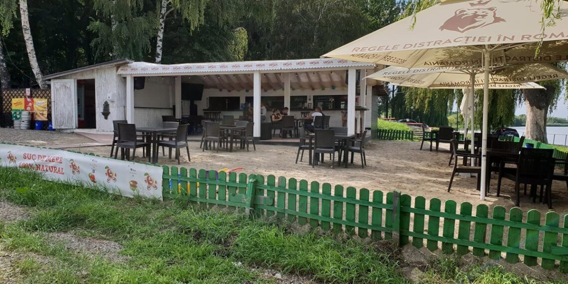 Doi indivizi au fost reținuți după o bătaie în parcarea discotecii ”La Debarcader” din Fălticeni. Un minor și prietenul său au fost loviți cu pumnii și picioarele