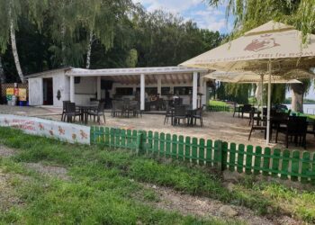 Doi indivizi au fost reținuți după o bătaie în parcarea discotecii ”La Debarcader” din Fălticeni. Un minor și prietenul său au fost loviți cu pumnii și picioarele