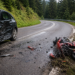 Doi soți germani, răniți în Pasul Trei Movile după ce un șofer spaniol a pătruns pe contrasens și le-a lovit motocicleta