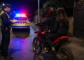 Minoră de 16 ani, urmărită de polițiști după ce a fugit cu o motocicletă neînmatriculată. O adolescentă de 17 ani era pasageră