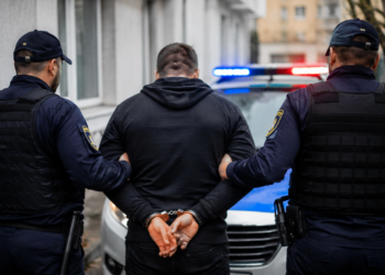 Șofer arestat preventiv după ce a fost prins din nou la volan cu permisul suspendat. Era deja cercetat pentru vătămare corporală din culpă, părăsirea locului accidentului și conducere fără permis