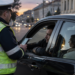 A băut aproximativ un litru de bere dintr-un PET de 2 litri și s-a urcat la volan. Șoferul, care își plimba soția prin Siret, a fost oprit de polițiști în centrul orașului