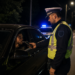 Șofer prins băut la volanul unui Mercedes în Poieni-Solca. Le-a spus polițiștilor că băuse trei beri și două pahare de țuică înainte să plece spre casă