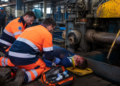 Tânăr de 26 de ani, rănit după ce și-a prins capul într-un utilaj la o fabrică de țevi din Baia