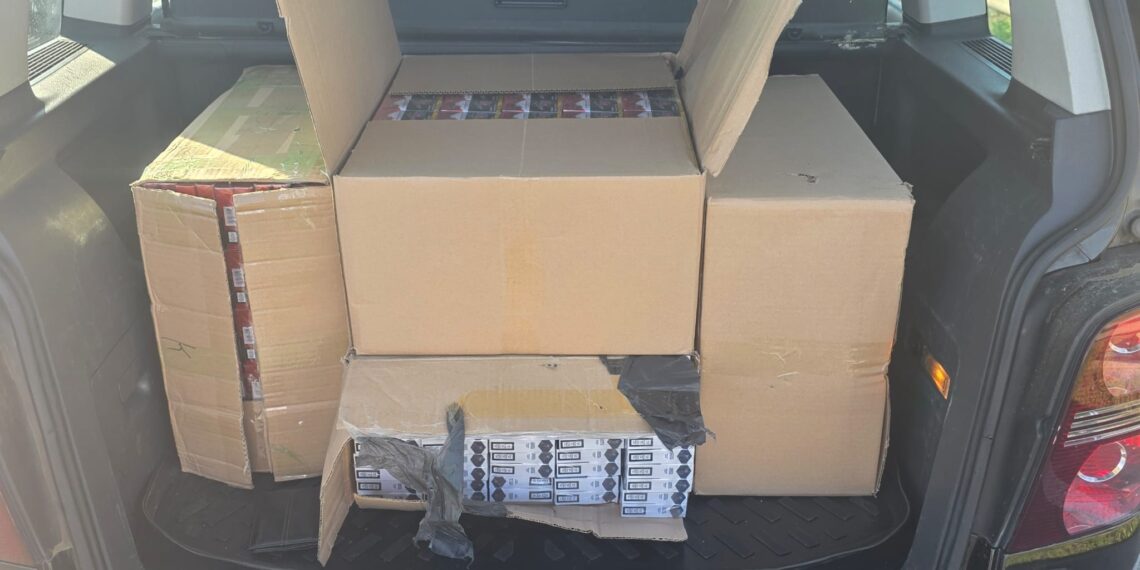 40.000 de țigări de contrabandă descoperite într-un Touran oprit de polițiști la intrarea în Suceava