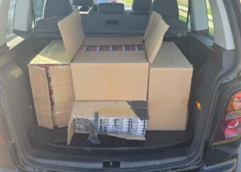 40.000 de țigări de contrabandă descoperite într-un Touran oprit de polițiști la intrarea în Suceava