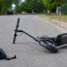 O fată de 17 ani a suferit un traumatism cranio-cerebral după ce a căzut de pe o trotinetă electrică condusă de sora sa de 15 ani. Cea din urmă a fost sancționată contravențional