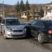 Dosar penal pentru un șofer cu 1,08 mg/l alcool în aerul expirat, după ce a intrat cu mașina într-un autoturism oprit neregulamentar pe un drum din Valea Moldovei
