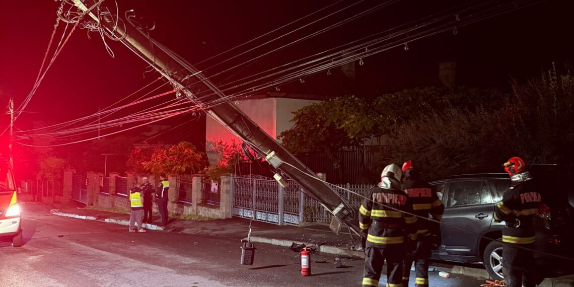 Șoferul de 43 de ani care s-a oprit cu mașina într-un stâlp de beton s-a stins din viață la spital