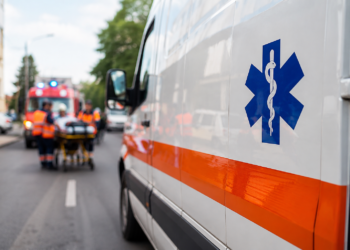 Bărbat în stare critică, cu arsuri pe aproximativ 90% din corp, după ce și-a incendiat stâna din Ostra