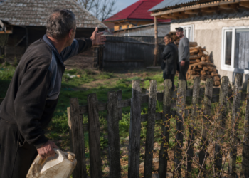 Recidivist din Zvoriștea, condamnat la amendă penală după ce și-a amenințat fratele și cumnata că le incendiază casa. Spunea că are benzina pregătită