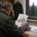 Fost angajat al Direcției Silvice Suceava, rămas fără bonusul de pensionare echivalent cu zece salarii. Tribunalul Suceava i-a respins cererea