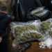 Condamnare definitivă la 4 ani și 3 luni de închisoare pentru recidivistul prins la Pojorâta cu peste 3 kilograme de canabis și aproape 3 grame de droguri de mare risc în mașină, în timp ce era cu fiul minor. Conducea drogat cu cocaină ”îndoită” cu amfetamină