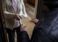 ”Curier” al metodei ”Accidentul”, condamnat la un an și patru luni de închisoare. A ridicat de la două victime 45.000 de lei și 9.000 de euro