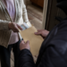 ”Curier” al metodei ”Accidentul”, condamnat la un an și patru luni de închisoare. A ridicat de la două victime 45.000 de lei și 9.000 de euro