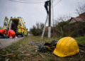 Un tânăr de 23 de ani și-a pierdut viața după ce s-a electrocutat pe un stâlp, la Grămești. A căzut de la înălțime și nu a mai putut fi salvat