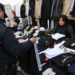 Femeie din Galați, cercetată penal după ce polițiștii au descoperit aproape 200 de articole vestimentare susceptibile a fi contrafăcute în piața din Marginea
