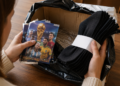 Dosar penal pentru înșelăciune, după o comandă plasată pe site-ul ”ioferte.ro”. A comandat cartonașe cu fotbaliști de la Campionatul Mondial, dar a primit zece perechi de șosete ”Made in Turkey”