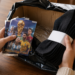 Dosar penal pentru înșelăciune, după o comandă plasată pe site-ul ”ioferte.ro”. A comandat cartonașe cu fotbaliști de la Campionatul Mondial, dar a primit zece perechi de șosete ”Made in Turkey”