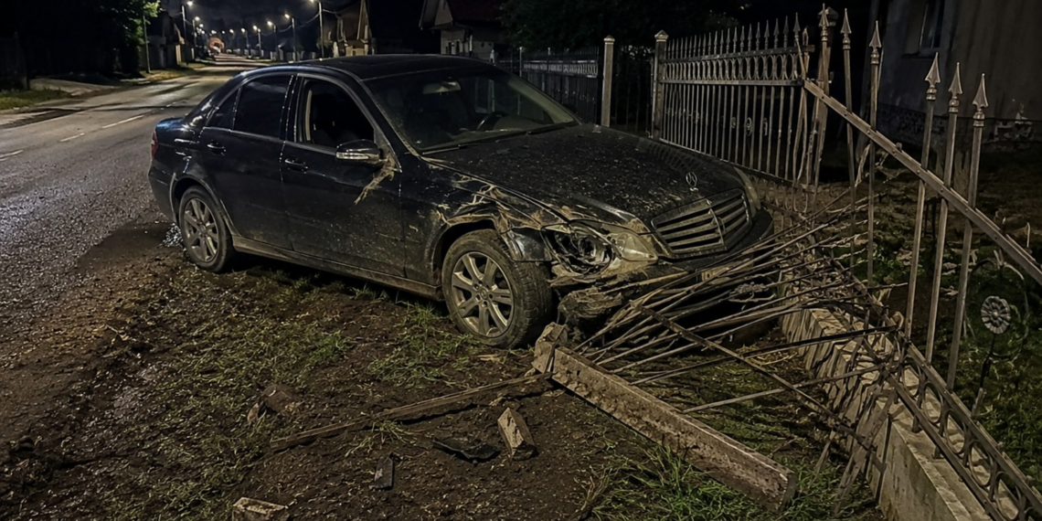 Beat și fără permis, un tânăr de 23 de ani și-a făcut praf Merțanul la Izvoarele Sucevei după ce a rupt 20 de metri din gardul unei gospodării. Cumpărase mașina cu trei zile înainte