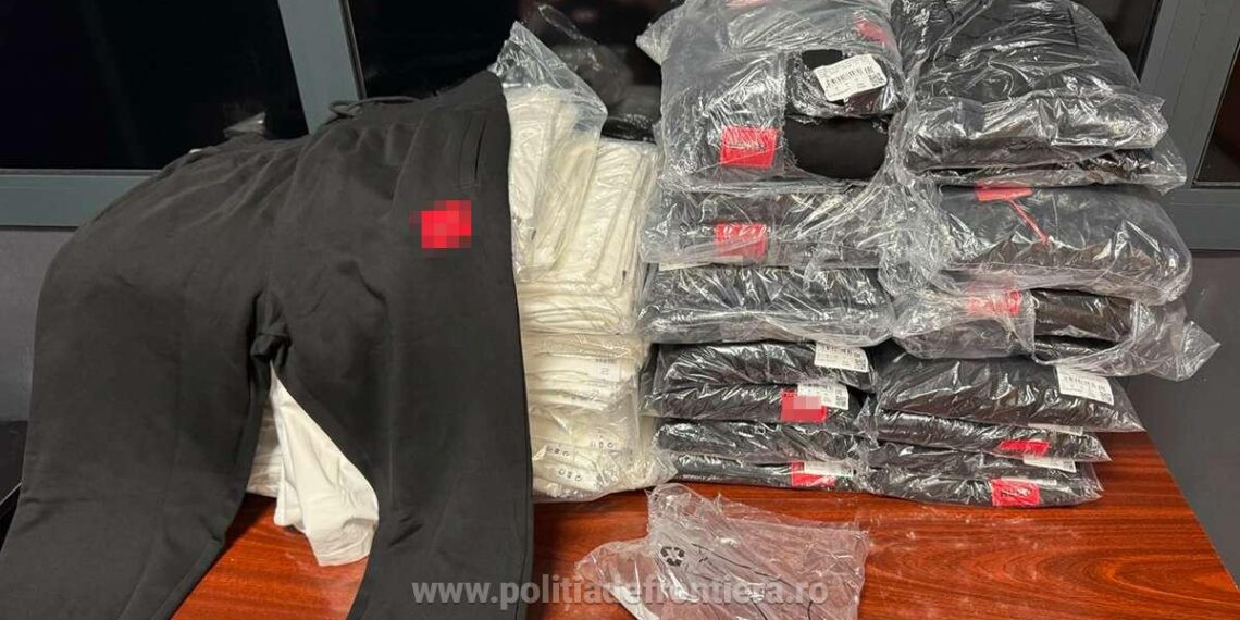 Ucrainean prins la PTF Siret cu parfumuri și articole vestimentare fake, în valoare de peste 23.000 de lei