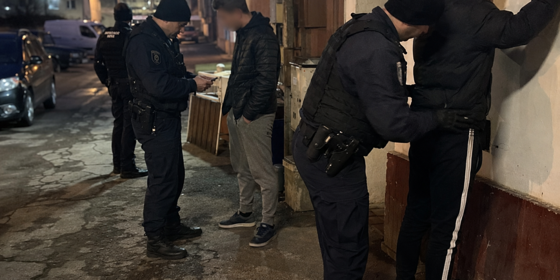 Doi consumatori de ”șobolani” din zona Gura Humorului ajung la închisoare. Presupusul furnizor de etnobotanice, judecat separat