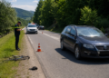 Pieton băut, lovit de o mașină pe raza localității Sasca, în timp ce traversa prin loc nepermis