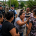 Scandal cu mai multe persoane pe un drum comunal din Mironu, iscat de la un câine. Polițiștii și jandarmii au intervenit pentru a calma spiritele. S-au aplicat amenzi de 58.500 de lei și a fost deschis dosar penal pentru cinci infracțiuni de lovire