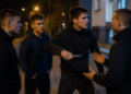 A venit din Frasin cu doi prieteni să se întâlnească cu un grup de fete în Ostra, dar a ajuns reținut pentru tentativă de omor. Un tânăr de 18 ani a înjunghiat un localnic care i-a reproșat că nu a salutat
