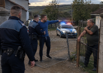 A sunat la 112, dar până la sosirea polițiștilor un maramureșean a încălcat ordinul de protecție și a lovit un bărbat din Milișăuți. Agresorul a fost reținut pentru 24 de ore