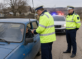 Șofer de 75 de ani, reținut după ce a fost prins băut la volan și cu permisul suspendat, la Brăiești