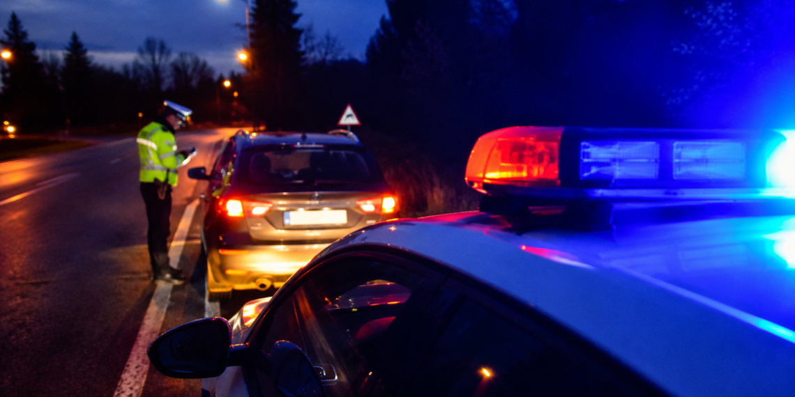 Șofer din Broșteni, reținut după ce a fugit de poliție. Avea permisul suspendat și a refuzat recoltarea probelor biologice
