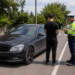Tânăr de 18 ani, prins la Rădăuți la volanul unui Mercedes fără plăcuțe de înmatriculare și fără permis