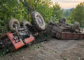 Subofițer ISU de 42 de ani, mort după ce s-a răsturnat cu un tractor neînmatriculat, la Botoșana. A fost prins sub remorcă