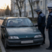 Doi turiști din Tulcea, veniți cu trenul la Suceava pentru a vizita mănăstirile din zonă, au dormit într-o mașină pe care au crezut-o abandonată. Polițiștii i-au trezit după aproximativ patru ore de odihnă
