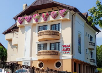 Țipetele unei femei au răsunat la miezul nopții din Vila Alice. Fostul concubin, gelos că fusese cerută în căsătorie de alt bărbat, a scos un cuțit și a rănit-o. Bărbatul a fost reținut