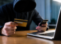 Femeie din Suceava, lăsată fără aproape 2.300 de lei după ce persoane necunoscute i-au luat 500 de dolari de pe card. Alte două tranzacții au fost încercate, dar au eșuat din lipsă de bani