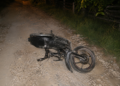 Tânăr de 18 ani, reținut după un accident cu un moped electric la Izvoarele Sucevei. Pasagerul de 17 ani, rănit, a fost găsit acasă după 90 de minute. Mopedistul a fugit de la fața locului