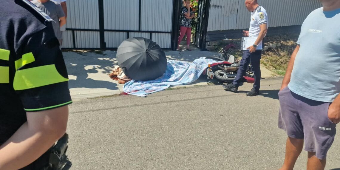 Sfârșit tragic pentru un bărbat din Dumbrăveni. A pierdut controlul mopedului, a intrat într-un șanț și a fost proiectat într-un gard